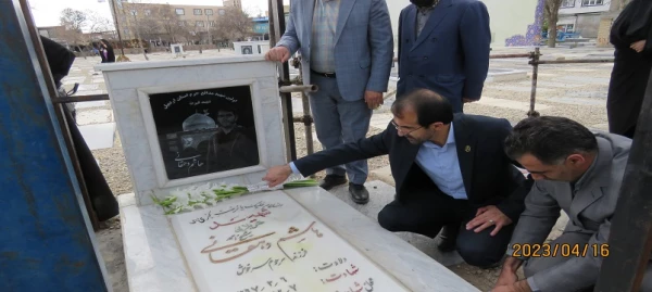 مراسم غبار روبی و عطرافشانی مزار شهدای استان اردبیل