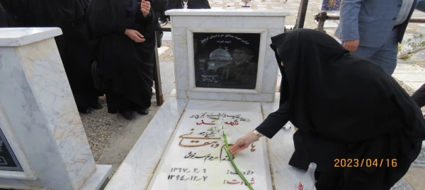 مراسم غبار روبی و عطرافشانی مزار شهدای استان اردبیل
