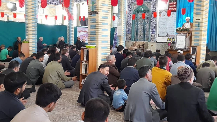 حضور پرشور دانشجومعلمان معلمان مرکز آموزش عالی آزادگان نیر در مراسم پرفیض نمازجمعه شهرستان نیر 