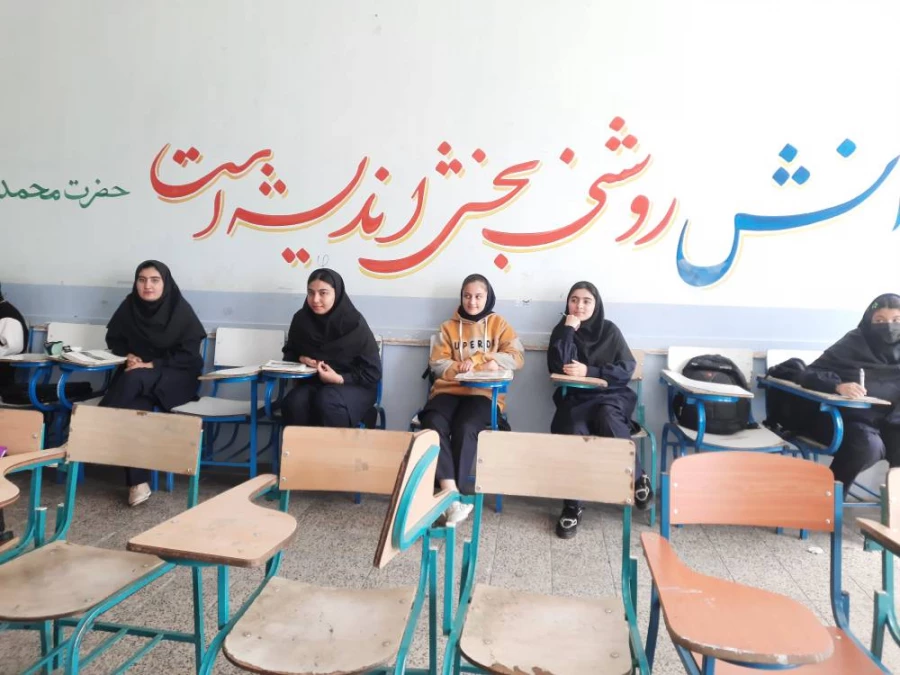 بازدید سرپرست پردیس بنت الهدی صدر از مدارس مجری کارورزی استان