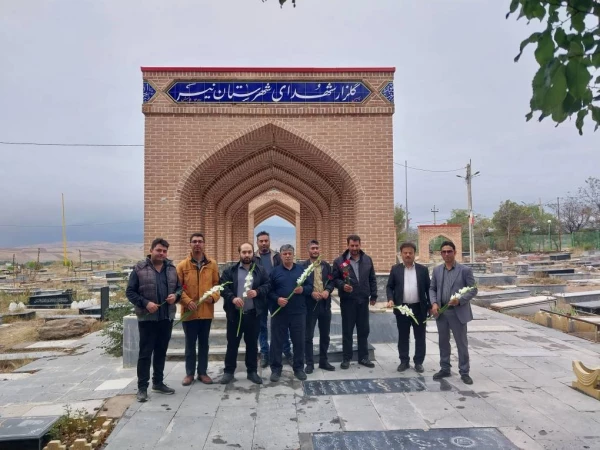  مراسم غبار روبی و عطر افشانی مزار شهدای شهرستان نیر 