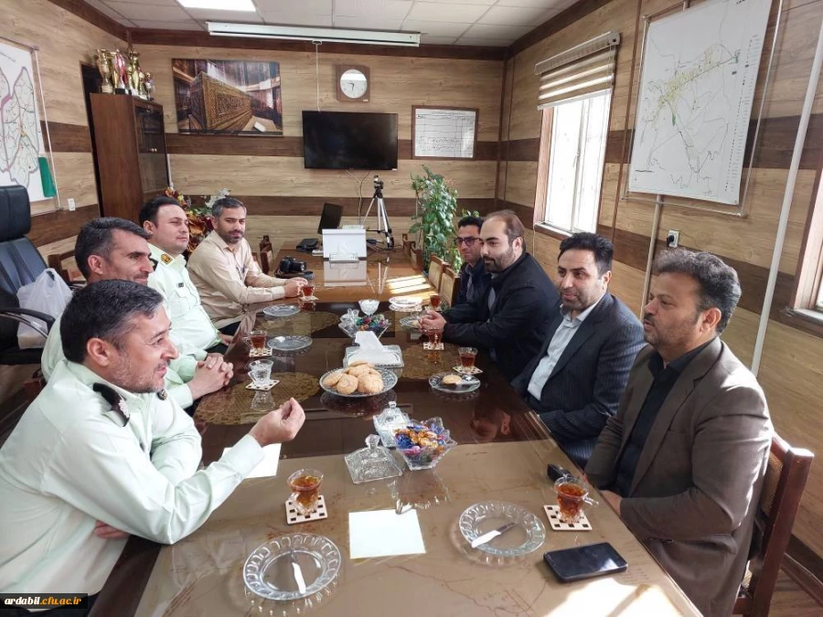 دیدار رئیس و جمعی از کارکنان مرکز آموزش عالی آزادگان نیر با فرمانده انتظامی شهرستان نیر
