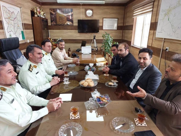 دیدار رئیس و جمعی از کارکنان مرکز آموزش عالی آزادگان نیر با فرمانده انتظامی شهرستان نیر