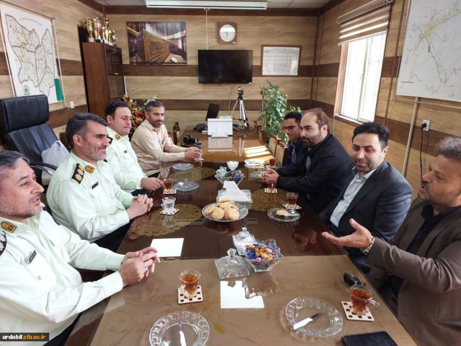 دیدار رئیس و جمعی از کارکنان مرکز آموزش عالی آزادگان نیر با فرمانده انتظامی شهرستان نیر