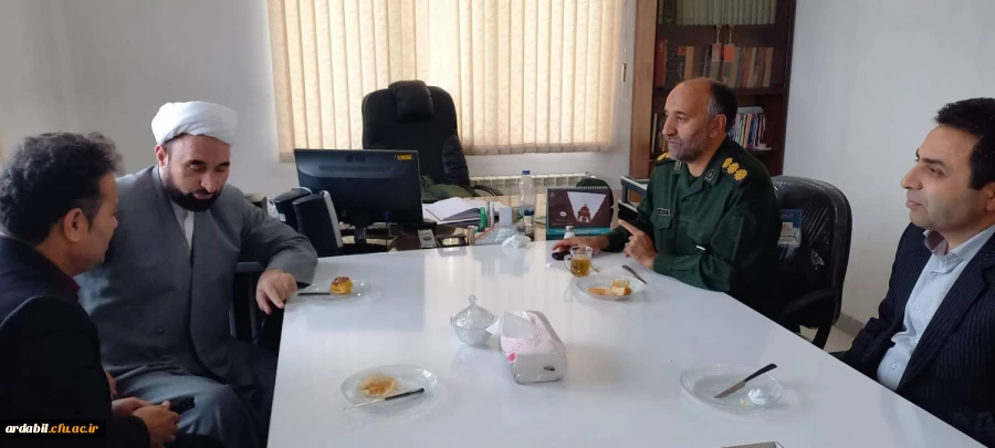 دیدار رئیس وجمعی از کارکنان مرکز آموزش عالی آزادگان نیر با فرمانده و مسئول نمایندگی ولی فقیه در سپاه شهرستان نیر    