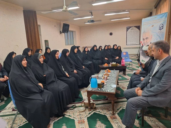 نشست معرفتی و بصیرتی به مناسبت گرامیداشت مقام زن و روز مادر  