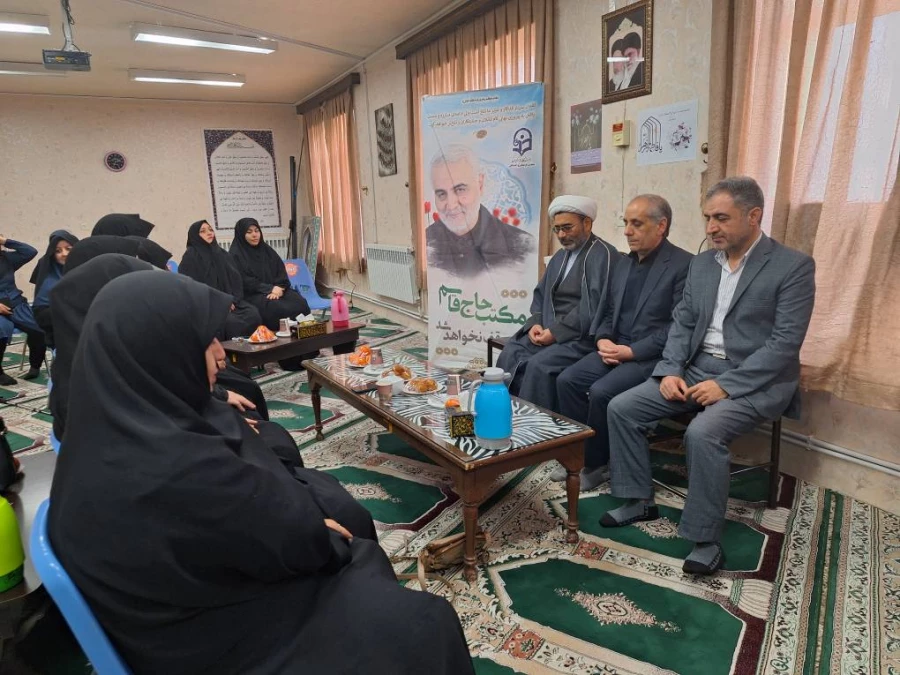 نشست معرفتی و بصیرتی به مناسبت گرامیداشت مقام زن و روز مادر  