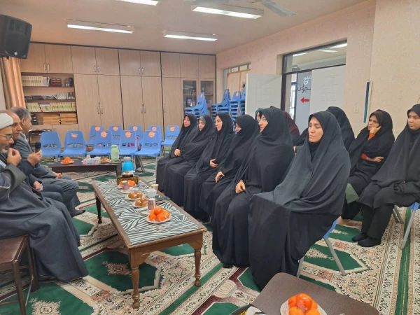 نشست معرفتی و بصیرتی به مناسبت گرامیداشت مقام زن و روز مادر  