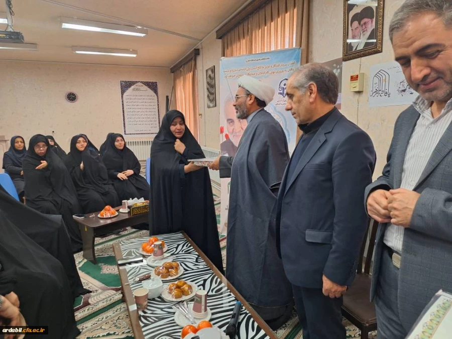 نشست معرفتی و بصیرتی به مناسبت گرامیداشت مقام زن و روز مادر  