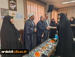 نشست معرفتی و بصیرتی به مناسبت گرامیداشت مقام زن و روز مادر  