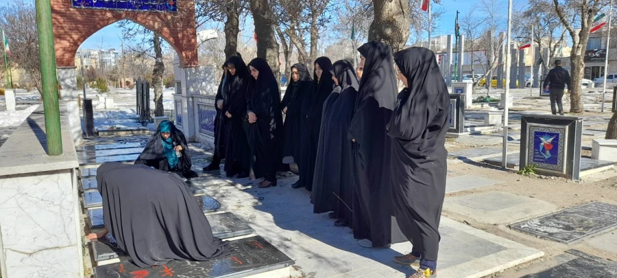 مراسم غبارروبی گلزار شهدای آرامستان ججین اردبیل در آستانه یوم الله 22بهمن 