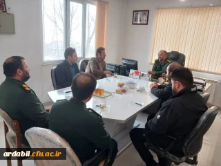  به مناسبت میلاد امام حسین(ع)  و روز پاسدار :

دیدار رئیس مرکز آموزش عالی آزادگان نیر و جمعی از کارکنان با فرماندهی سپاه شهرستان نیر 