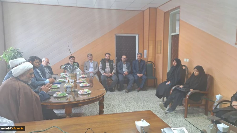 دیدار  صمیمانه رییس دانشگاه علوم پزشکی و هیات همراه وی با سرپرست پردیس بنت الهدی صدر 