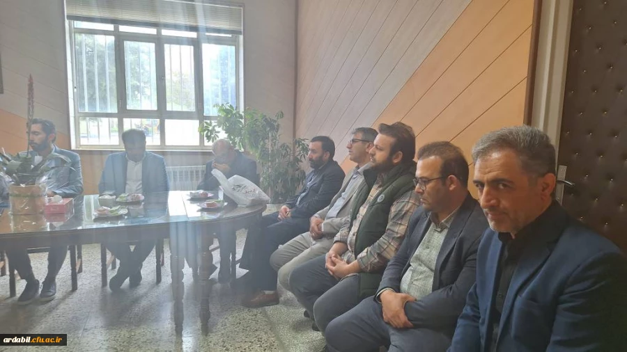 دیدار  صمیمانه رییس دانشگاه علوم پزشکی و هیات همراه وی با سرپرست پردیس بنت الهدی صدر 