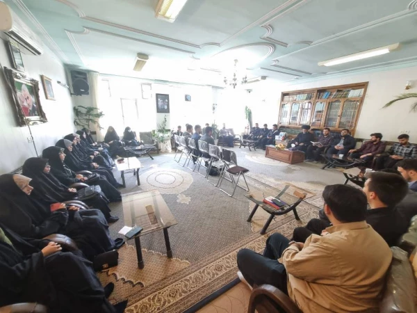 دیدار دانشجومعلمان دانشگاه فرهنگیان استان اردبیل با نماینده ولی فقیه استان به مناسبت هفته معلم  