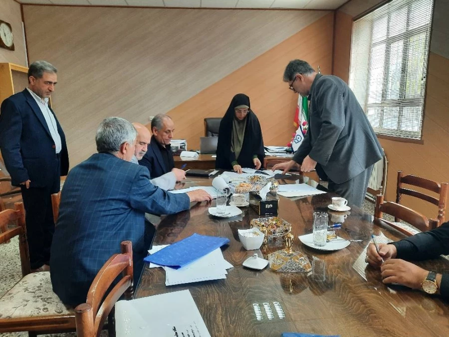 عقد قرارداد اجاره هتل مهدی استان به عنوان خوابگاه دانشجویی بنت الهدی صدر