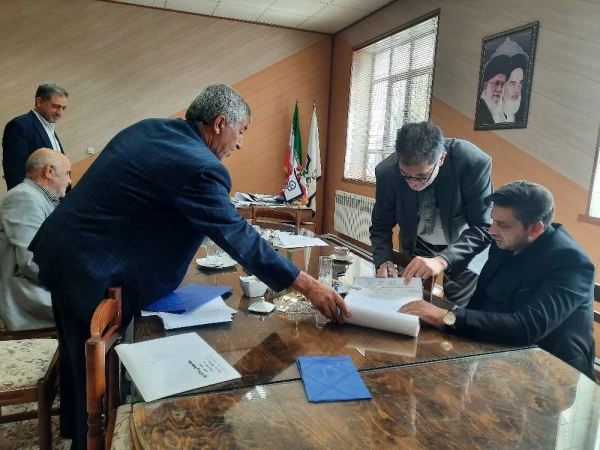 عقد قرارداد اجاره هتل مهدی استان به عنوان خوابگاه دانشجویی بنت الهدی صدر