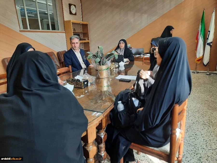 نشست صمیمی سرپرست پردیس بنت الهدی صدر با  اعضای شورای صنفی