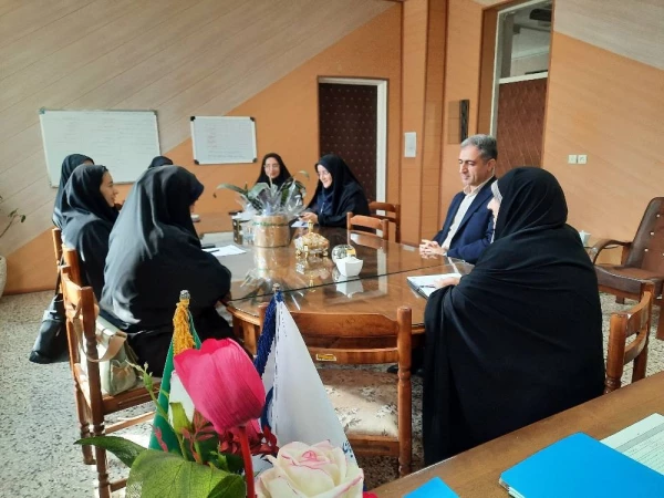 نشست صمیمی سرپرست پردیس بنت الهدی صدر با  اعضای شورای صنفی