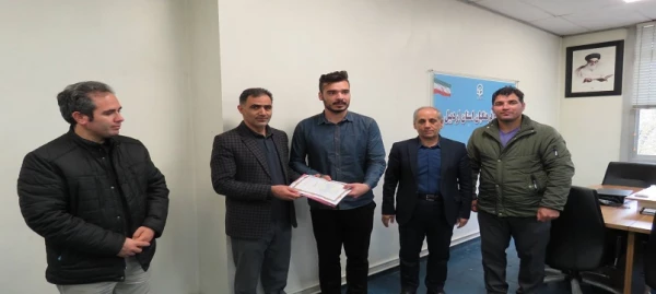 تجلیل از برگزیدگان رشته والیبال در هفته تربیت بدنی