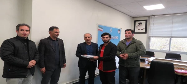 تجلیل از برگزیدگان رشته والیبال در هفته تربیت بدنی