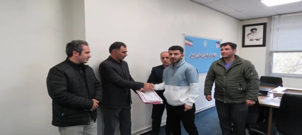 تجلیل از برگزیدگان رشته والیبال در هفته تربیت بدنی