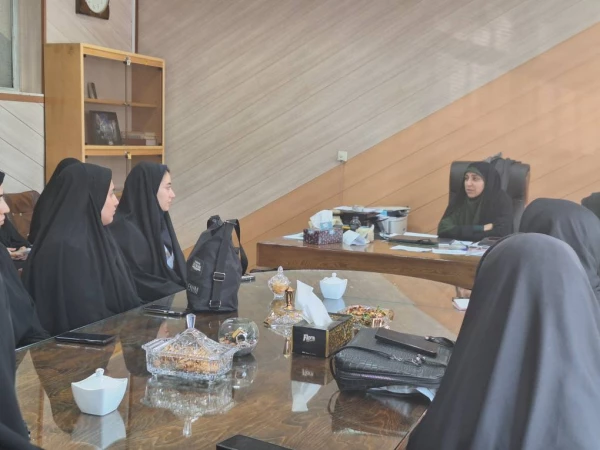 نشست صمیمی سرپرست پردیس بنت الهدی صدر با نمایندگان دانشجویی 