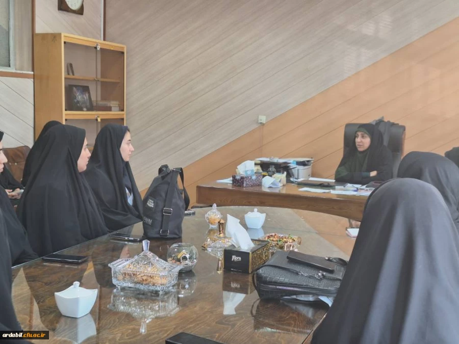 نشست صمیمی سرپرست پردیس بنت الهدی صدر با نمایندگان دانشجویی 