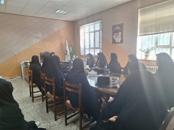 نشست صمیمی سرپرست پردیس بنت الهدی صدر با نمایندگان دانشجویی 