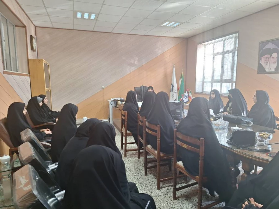 نشست صمیمی سرپرست پردیس بنت الهدی صدر با نمایندگان دانشجویی 