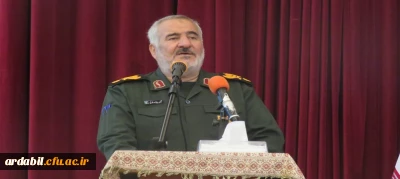 فرمانده قرارگاه منطقه ای عاشورا :

شهدا سرمایه ها و گنجینه های عظیم عشق و معرفت هستند