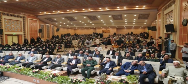 در همایش تجلیل از عوامل و خادمان راهیان نور دانشجویی از سرپرست دانشگاه فرهنگیان استان اردبیل تجلیل شد