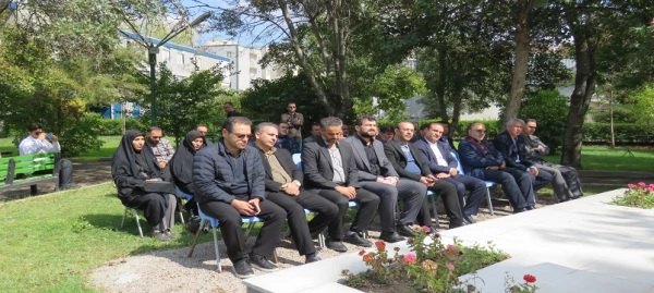 مراسم گرامیداشت هفته دفاع مقدس در دانشگاه با تجلیل از همکاران ایثارگر برگزار شد 4