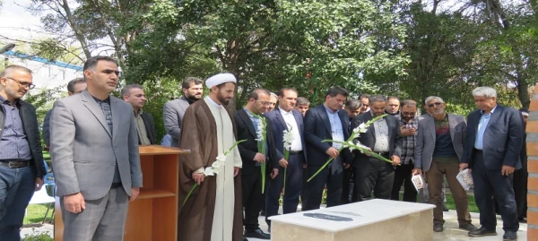 مراسم گرامیداشت هفته دفاع مقدس در دانشگاه با تجلیل از همکاران ایثارگر برگزار شد 11