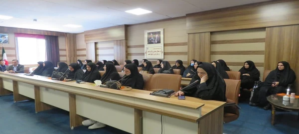 برگزاری کارگاه توجیهی مدیران و معلمان راهنمای مدارس مجری کارورزی 6