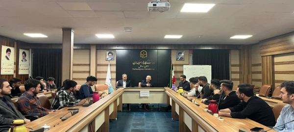 نشست هم اندیشی مسئولان دانشگاه فرهنگیان استان با نماینده دانشجویان خوابگاه دانشکده زبان و ادبیات 2