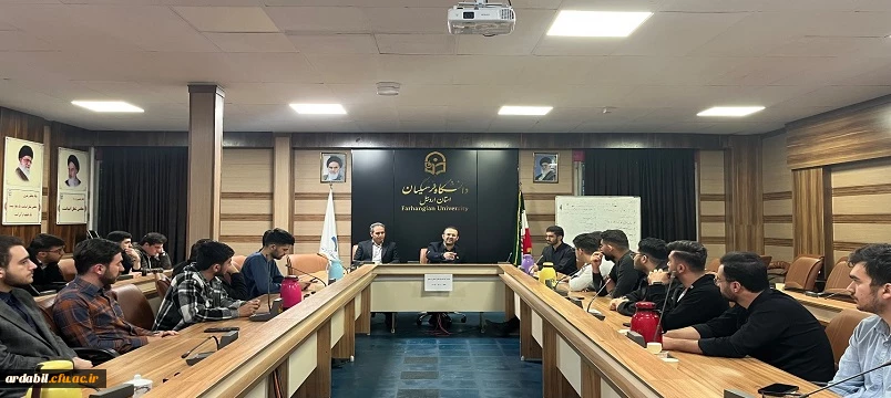 نشست هم اندیشی مسئولان دانشگاه فرهنگیان استان با نماینده دانشجویان خوابگاه دانشکده زبان و ادبیات