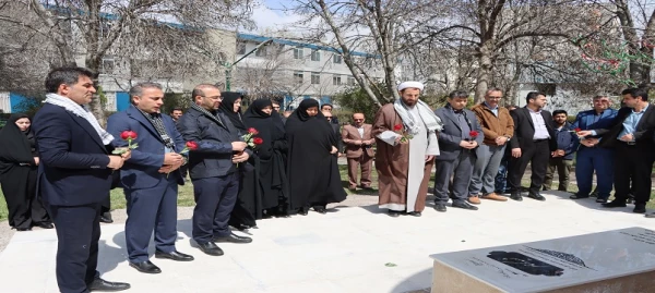 غبارروبی و عطرافشانی مزار شهید گمنام دانشگاه فرهنگیان استان 3