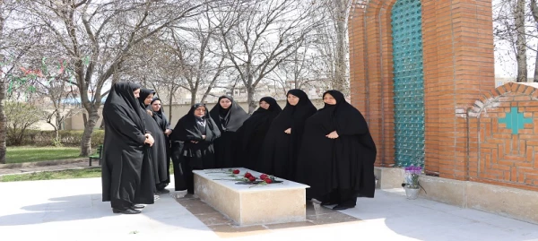 غبارروبی و عطرافشانی مزار شهید گمنام دانشگاه فرهنگیان استان 6