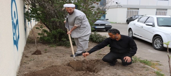 غرس نهال به یاد رهبر شهید امت، آیت الله خامنه ای (رضوان الله علیه) در دانشگاه فرهنگیان استان  5